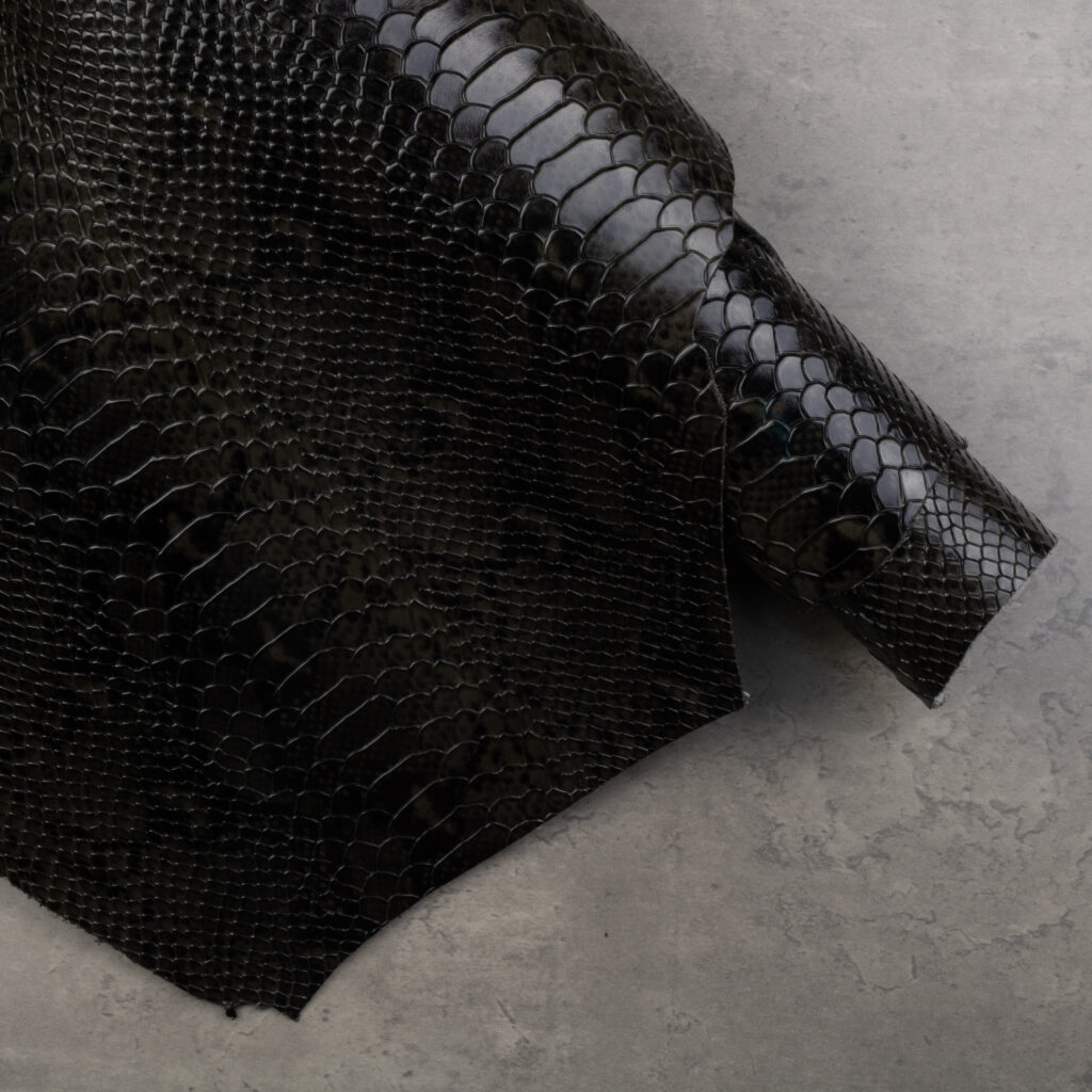 CONCERIA WALPIER PYTHON EMBOSSED LUX - Belts Production